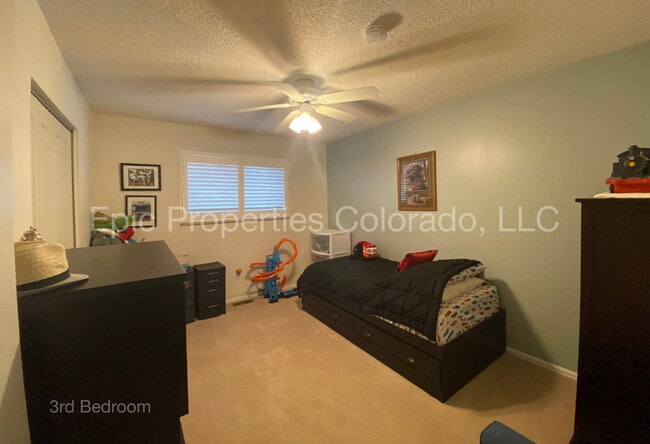 Building Photo - Pet-friendly Tri-Level Home with Large Backyard