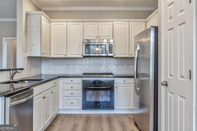 Building Photo - 2011 Town Lake Hills W