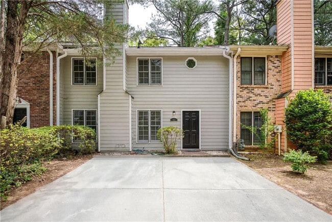 Building Photo - 61 Powers Ferry Rd