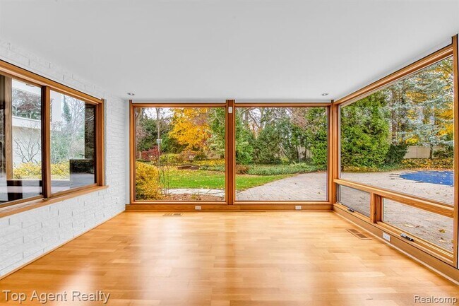 Building Photo - 5760 Snowshoe Cir