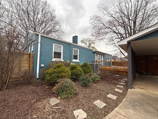 Building Photo - "Renovated 3-Bed Oasis with Granite Kitchen & Cozy Fireplace in Huntsville!"