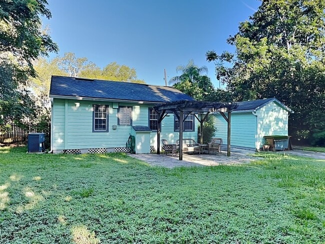Building Photo - 533 Lake Como Cir