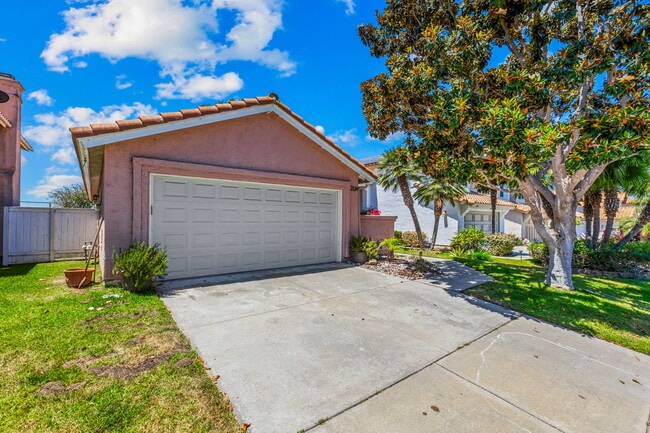 Building Photo - 2124 Redwood Crest