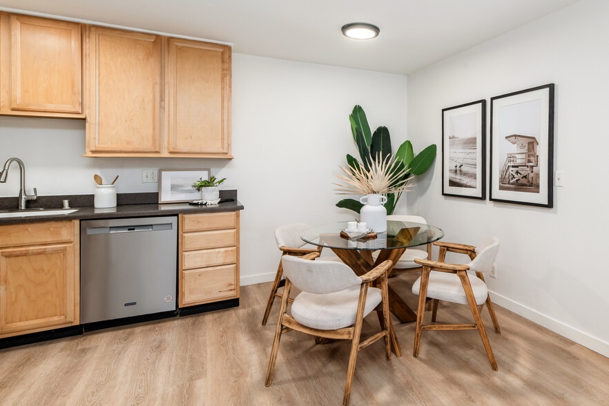 Building Photo - 13754 Mango Dr