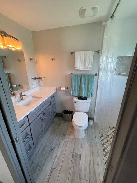 Building Photo - 2116 NE 8th Pl