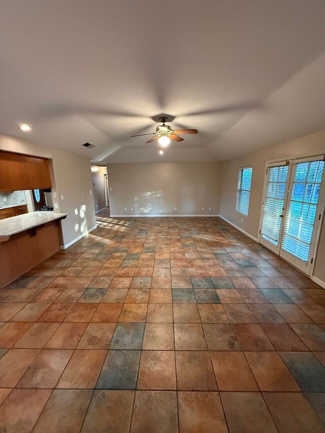 Building Photo - Charming 3-Bedroom Home in North Campus Park