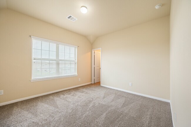 Building Photo - 3530 Vivaldi Dr