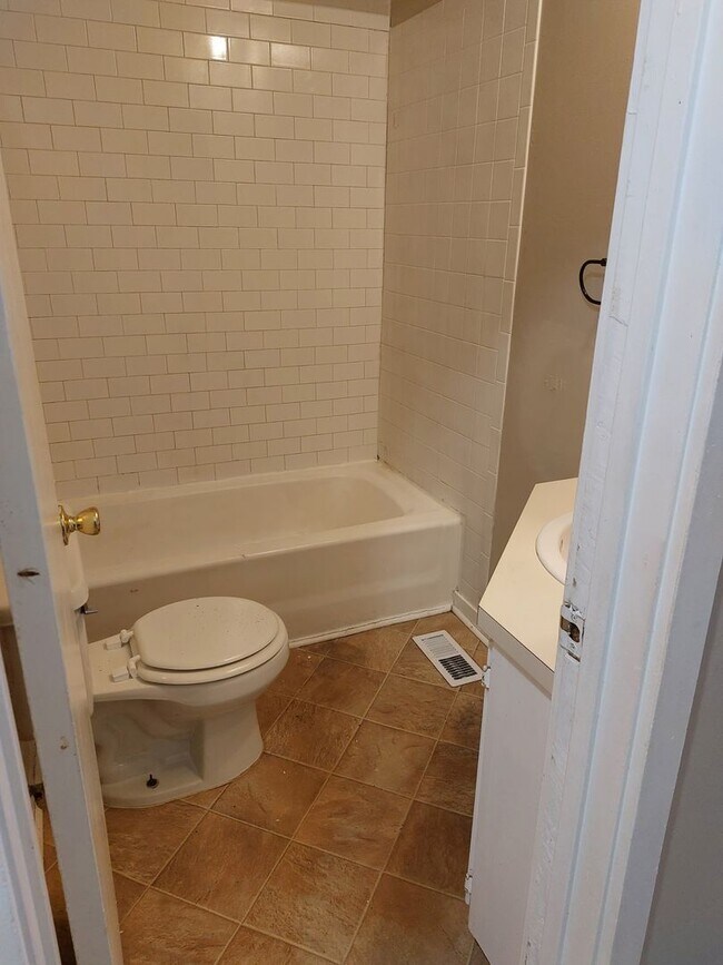 Building Photo - 4416-4418 E. Central