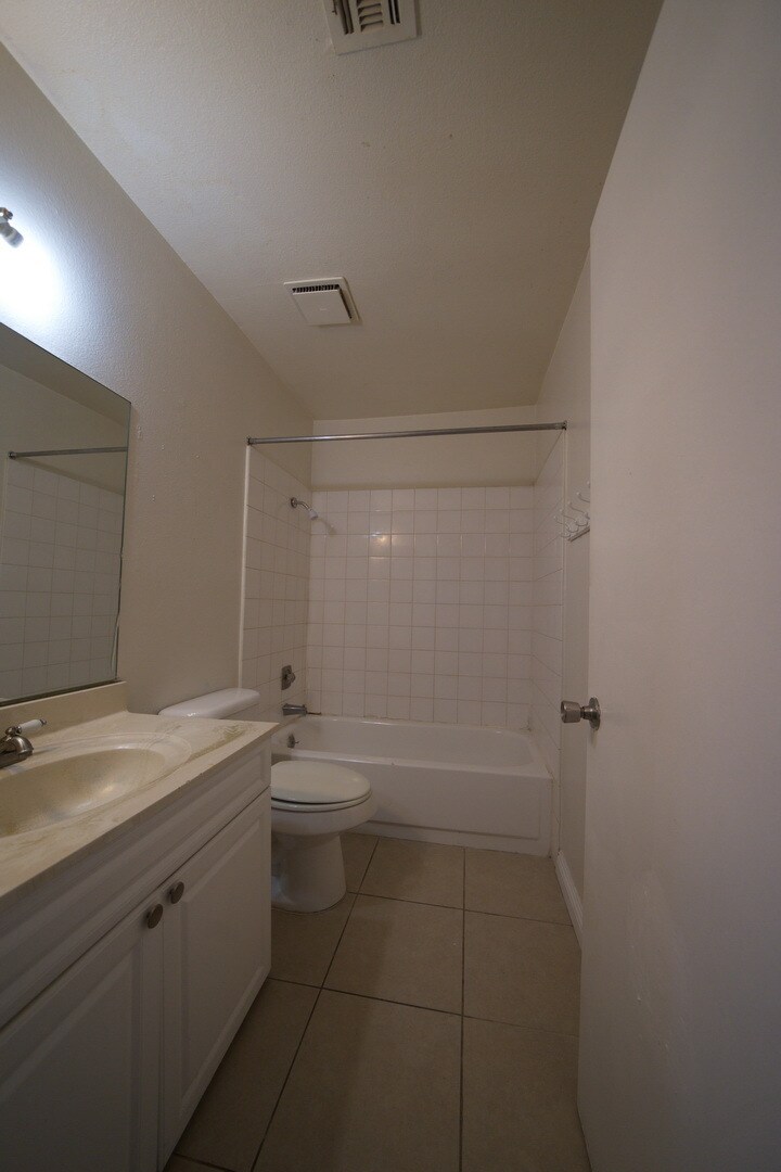 Bathroom - 5282 S Maryland Pky