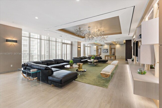 Building Photo - 488 NE 18th St