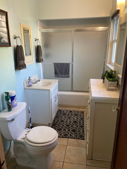 Bathroom - 10514 Commerce Ave