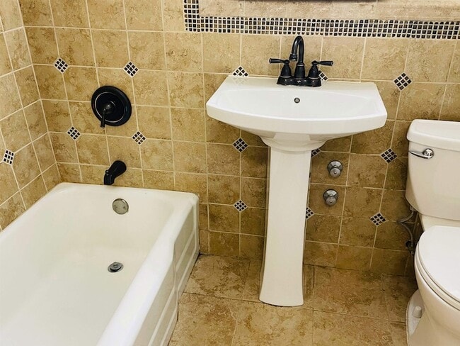 Building Photo - 10 Huron Ave