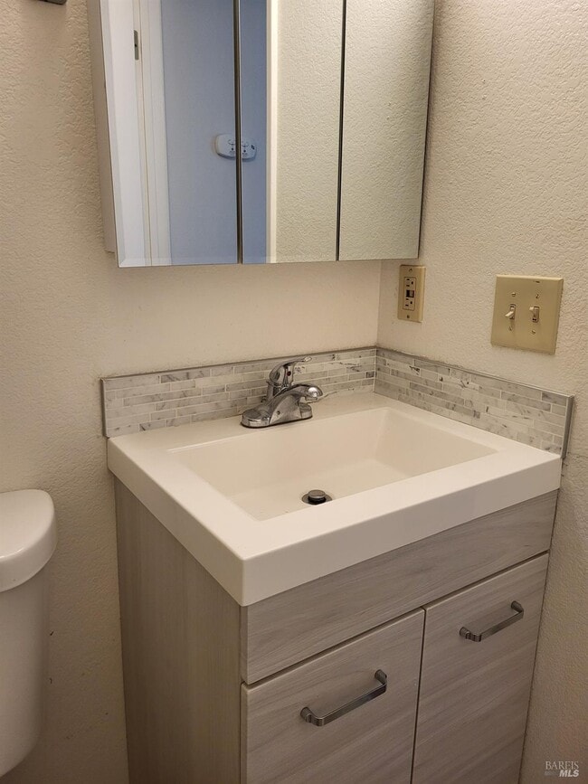 Building Photo - 2366 Pinercrest Dr