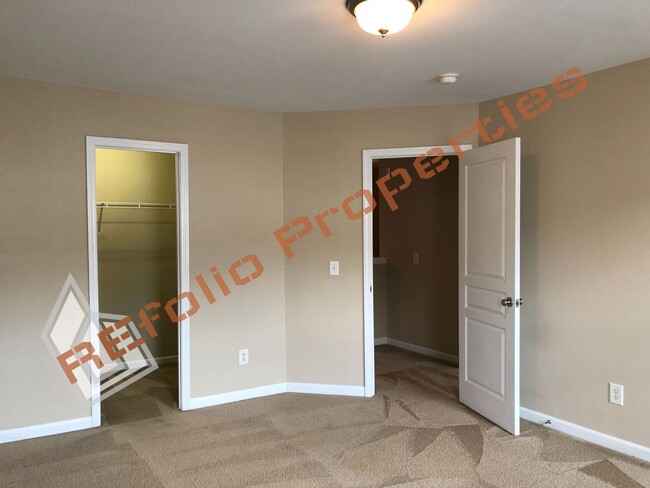 Building Photo - Great Location! 3 Bedroom 2.5 Bathroom 1 C...
