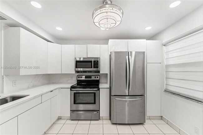 Building Photo - 4301 Martinique Cir