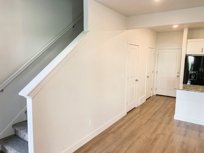 Building Photo - 371 1540 E