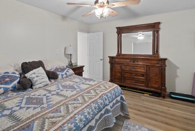 Building Photo - 1017 S Hills Dr