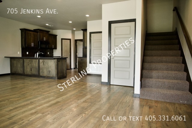 Building Photo - 705 S Jenkins Ave