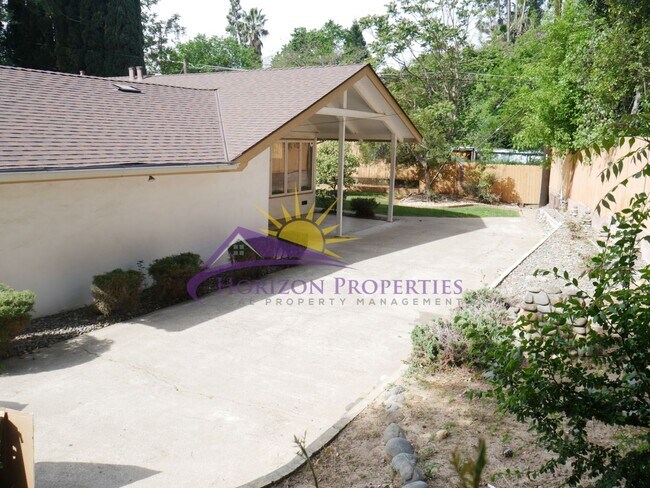 Building Photo - Remodeled 4 Bed 2 Bath 1,483 sqft in Fair Oaks
