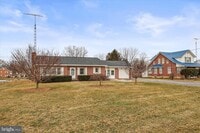 Building Photo - 1055 S Main St