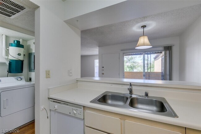 Building Photo - 1404 Santa Anita Dr
