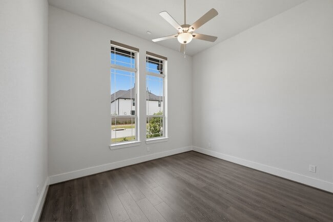 Building Photo - 2030 Highland Moss Rd