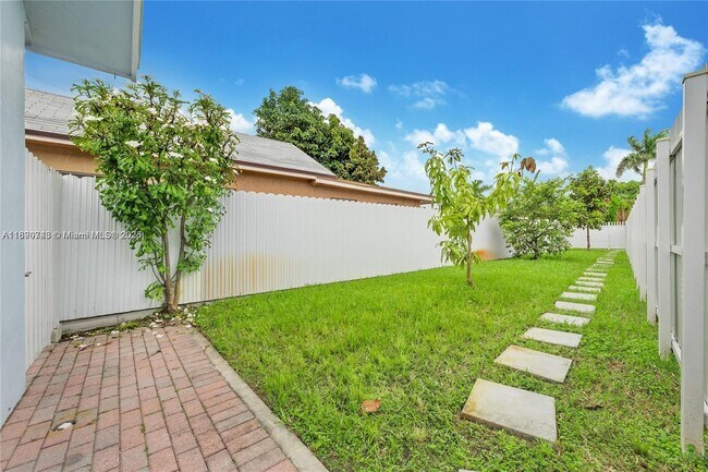 Building Photo - 11480 SW 42nd Terrace