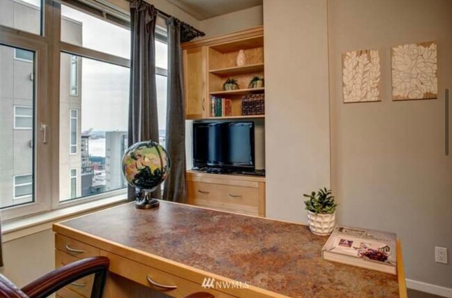 Building Photo - Luxury Living with Unmatched Views of Puge...