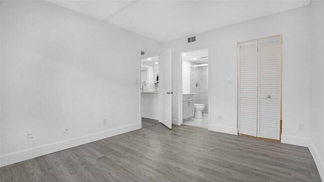 Building Photo - 9466 Boca Cove Cir