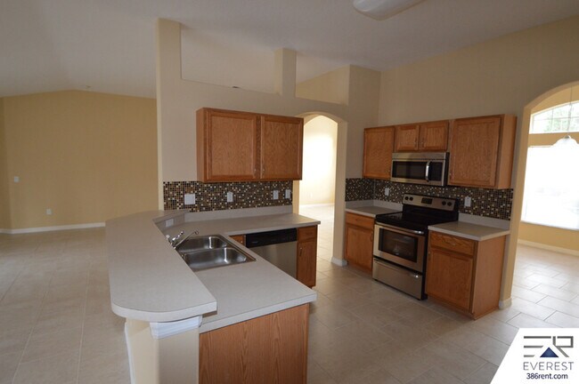 Building Photo - 7 Undermount Path E