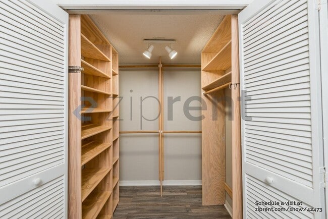Building Photo - 2588 Stony Brook Ln