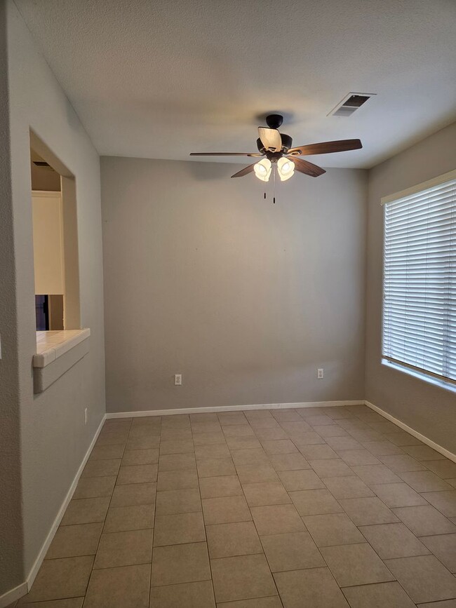 Building Photo - 1073 W Northstar Dr