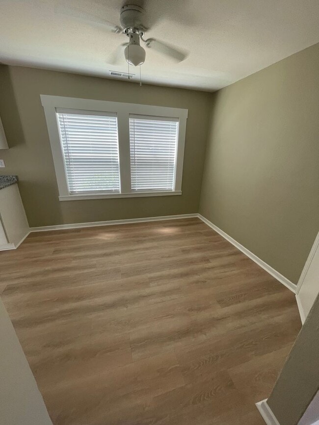Building Photo - Fully Remodeled Home on Large Lot!