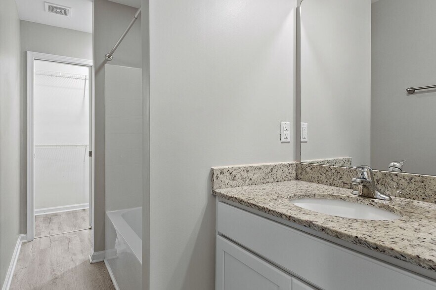 1st floor bathroom - 207 Royal Way