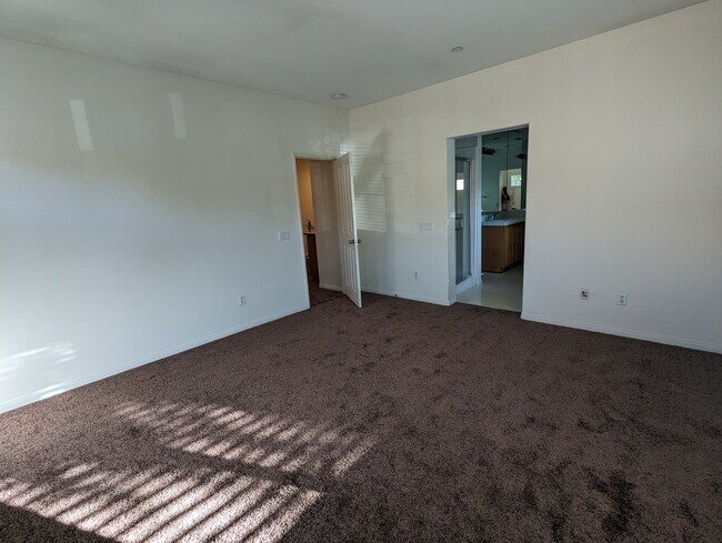Upstairs Master bedroom 2 - 2911 Esperanza Way