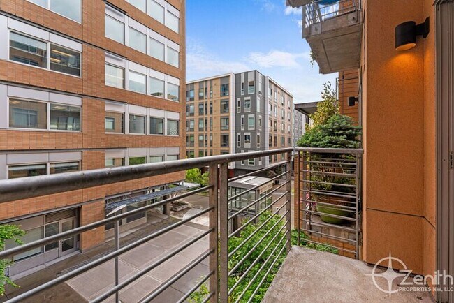 Primary Photo - 701 Columbia St