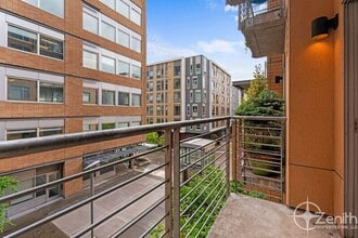 Building Photo - 701 Columbia St