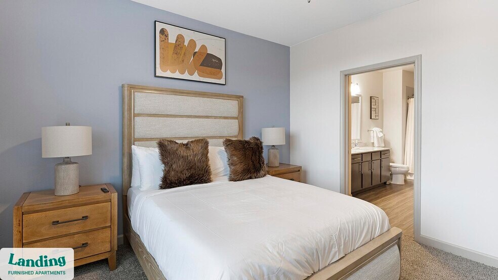 Building Photo - 2800 NE Green Oaks Blvd