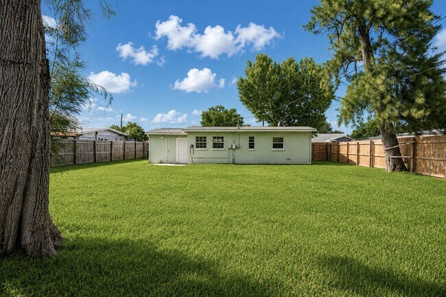 Building Photo - Coming Soon! 3 Bedroom, 1 Bathroom Home for Rent in Apollo Beach!