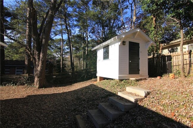 Building Photo - 3843 Commander Dr