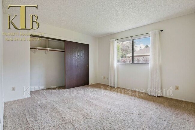 Building Photo - 4751 Knapp Way