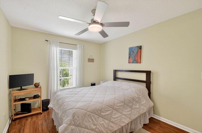 Building Photo - 1080 Salmon Isle