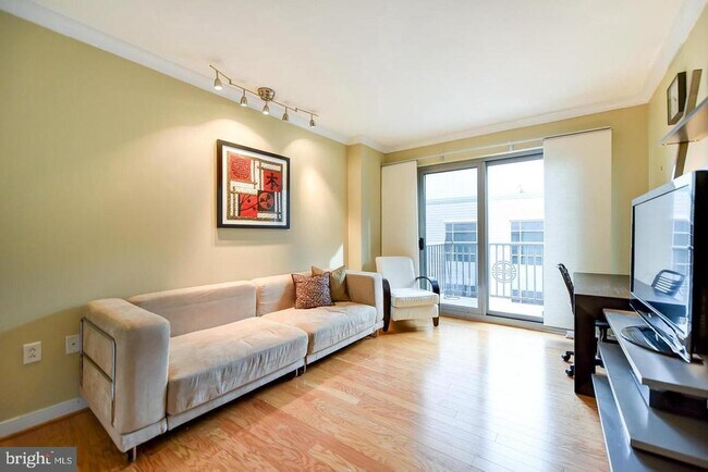 Building Photo - 777 7th St NW