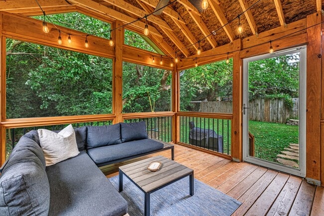 Building Photo - 2601 Bristol Pl