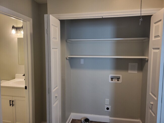 Building Photo - 107 Bryan St