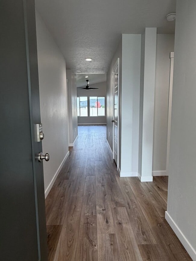 Building Photo - Brand new 3 bed 2 bath home with bonus roo...