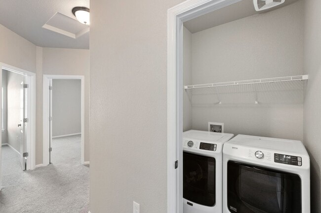 Building Photo - Beautiful 3-bedroom, 3-bathroom townhome located in Lorson Ranch!!