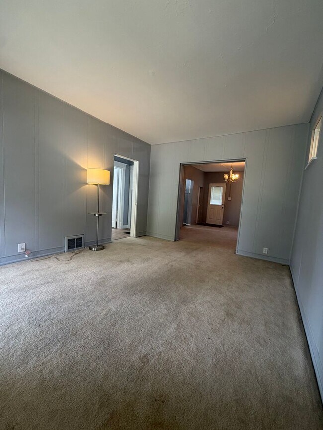 Building Photo - 2532 E 23rd St