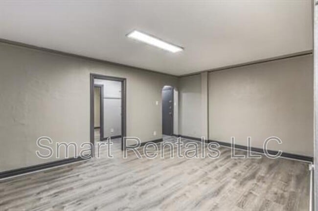 Building Photo - 807 Clara Ave