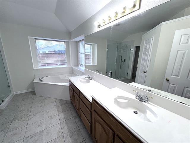 Building Photo - 1530 Summerfield Dr